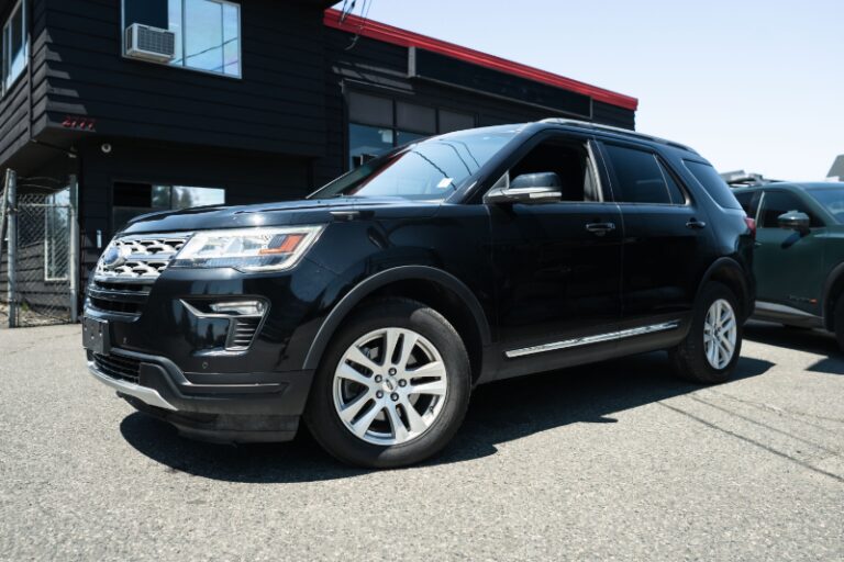 photo of 2018 Ford Explorer XLT 4WD 1