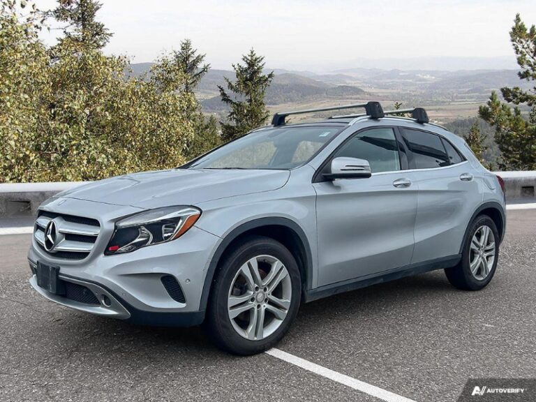 photo of 2015 Mercedes-Benz GLA-Class 4MATIC 4dr GLA 250 1