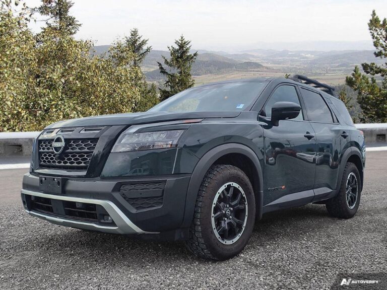 photo of 2023 Nissan Pathfinder SV 4WD 1